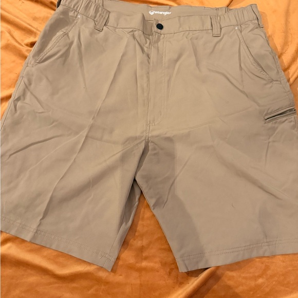 Wrangler Other - Wrangler Men's Cargo Shorts in Light Brown